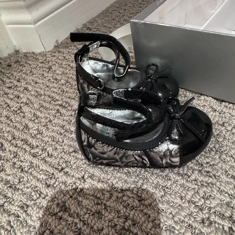 Stuart Weitzman Black Shoes - Picture 3 of 4